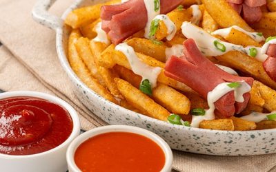 Recetas 17 Salchipapina con salsa de shawarma y ranch